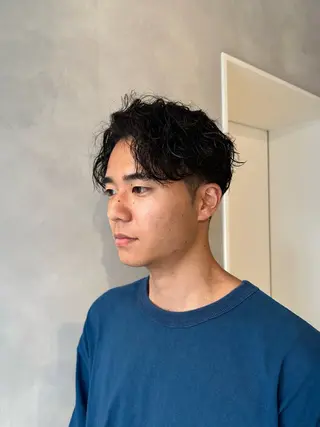 ショート パーマ メンズ 渋谷レイヤーカット/ 暖色艶カラー🩵高橋のヘアスタイル