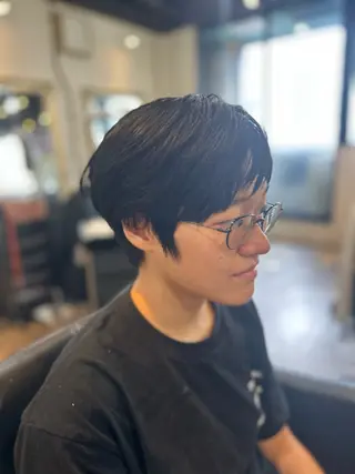 ショート Julia🖤 縮毛矯正🌬️🩵のヘアスタイル