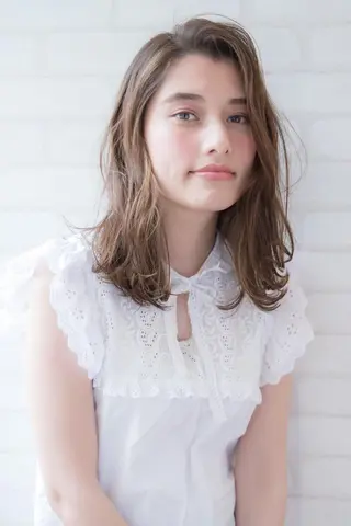 ミディアム 澤崎 智代のヘアスタイル