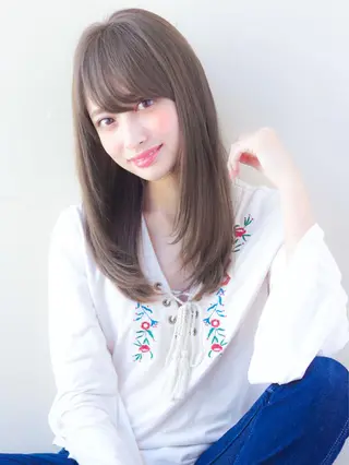 セミロング 髪質改善　縮毛の達人 矢井由真のヘアスタイル