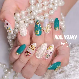 ネイル 🦋 Queenieのネイルデザイン