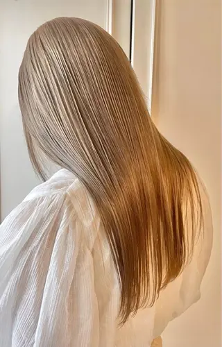 ロング 美髪矯正 透明感 カラー⭐️ユウキのヘアスタイル