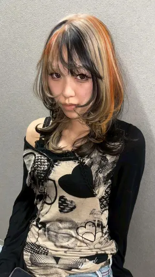 カラー セミロング ハイトーン😺艶 ✨ブリーチ✨透明感のヘアスタイル