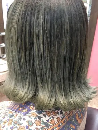 ショート カラー コグチ ヒカルのヘアスタイル