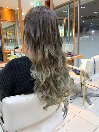 セミロング カラー 白髪ぼかしハイライト 柳川拓哉のヘアスタイル