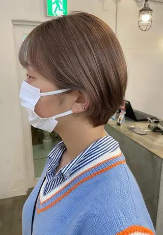 ショート カラー レイヤー べージュ 白石研太のヘアスタイル