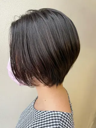ショート カラー 沢田 瞳のヘアスタイル