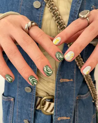 ネイル kiii.__ ✴︎*のネイルデザイン