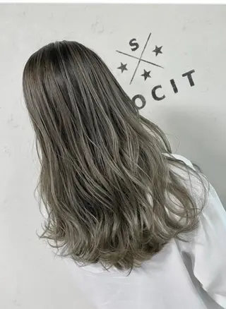 セミロング カラー 山﨑 大二郎のヘアスタイル