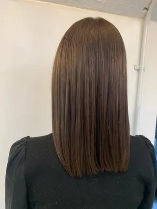 ミディアム トップ スタイリストのヘアスタイル
