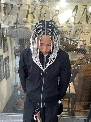 メンズ デザインカラー/ ブリーチ/コーンロウのヘアスタイル