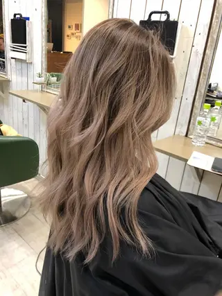 セミロング 韓国レイヤー外国人風 透明感カラー髪質改善のヘアスタイル