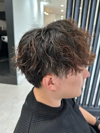 ショート パーマ メンズ ユウ🪄 パーマ指名No1のヘアスタイル
