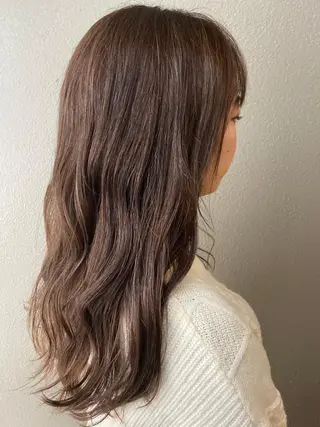 ロング カラー 小栗 麻衣のヘアスタイル