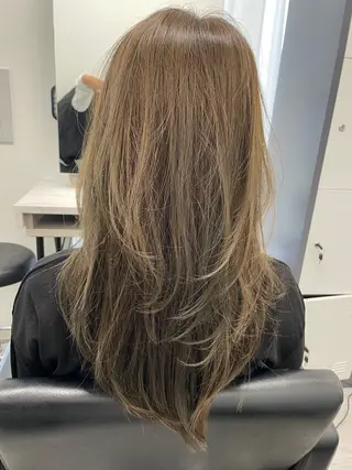 セミロング カラー 末石 智のヘアスタイル