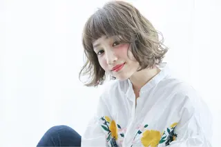 ショート カラー ニュアンスパーマ/ レイヤー/茶屋町のヘアスタイル