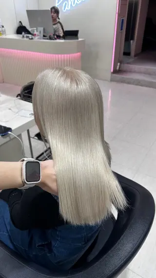 セミロング ️🫧 AINE 🫧ハイトーンカラーのヘアスタイル