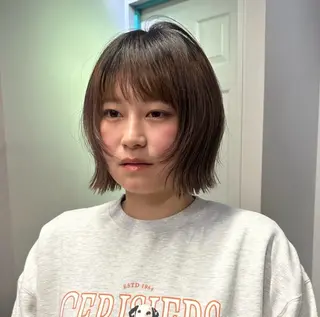 ショート 小顔に見えるボブ 透明感カラー🪽のヘアスタイル