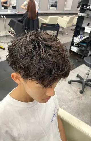ショート パーマ ブリーチ有無Wカラー メンズパーマ大成のヘアスタイル