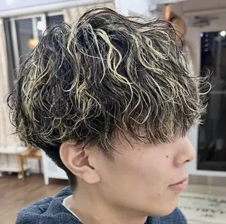 ショート カラー パーマ メンズ メンズ特化✂️ 小枝 優生のヘアスタイル