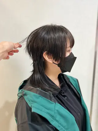 ミディアム ハッシュ・ウルフ🐺 小顔レイヤー松山直史のヘアスタイル