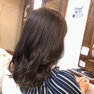 ミディアム カラー 山崎 絵莉香のヘアスタイル