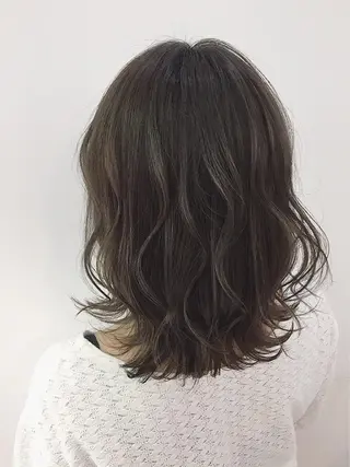 ミディアム カラー 渡邊 唯のヘアスタイル
