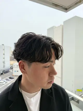 ショート メンズ 市原亮/塩釜口/ ツイスパ/波巻きのヘアスタイル