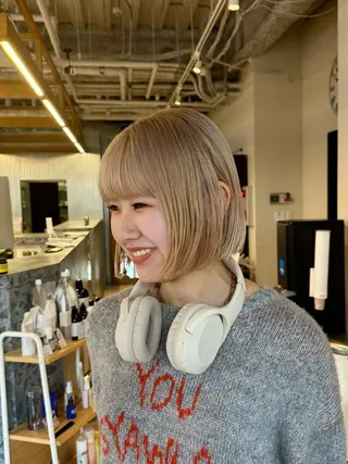 ミディアム まほ/レイヤーカット 🍒🤍透明感カラーのヘアスタイル