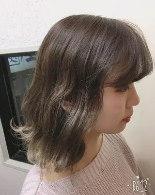 カラー セミロング 100%髪質改善特化 TRUNSのヘアスタイル
