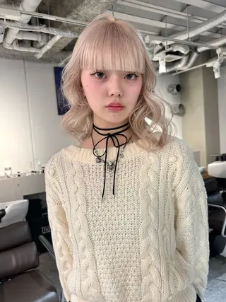 ミディアム カラー YUUNA ハイトーンカラーのヘアスタイル
