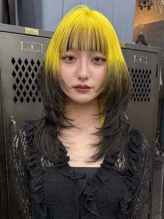 セミロング カラー イツク ⚡️ ルーツ/ハイトーンのヘアスタイル