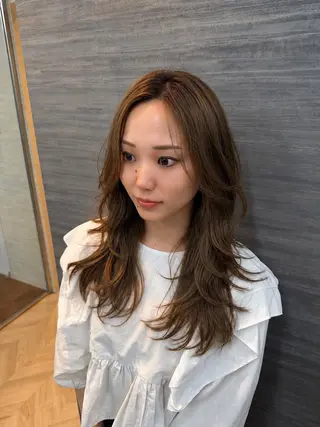 ロング 海希/ブリーチ透明カ ラー/レイヤーカットのヘアスタイル