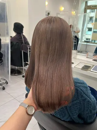 セミロング 寒色＆ブリーチ特化 寒色MiOのヘアスタイル