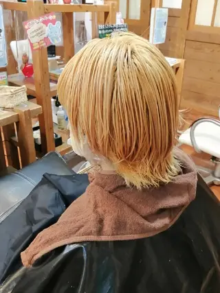 ミディアム カラー 足立 悠輔のヘアスタイル