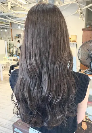 ロング カラー インナーカラー 推し ブリーチ  髪質改善のヘアスタイル