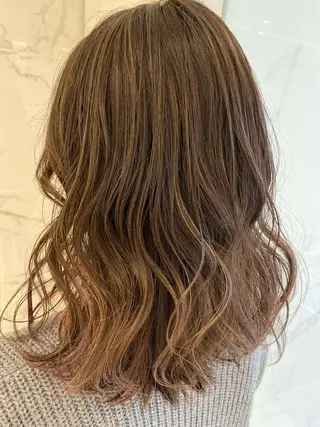 ミディアム AVANCE emiのヘアスタイル