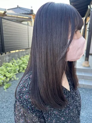 セミロング レイヤー 艶々カラーのヘアスタイル