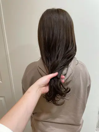 ロング カラー MIOベージュカラー 柔らかいカラーのヘアスタイル