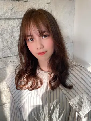 ロング レイヤーカット✖️ 柔らかベージュカラーのヘアスタイル