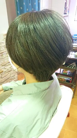 ショート カラー 山口 彩海のヘアスタイル