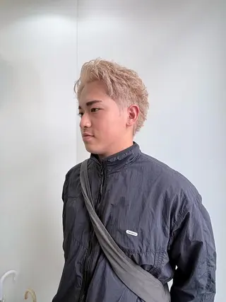 カラー メンズ 🧤高明度ハイトーン 🧤莉音のヘアスタイル