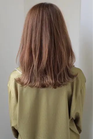 ミディアム カラー 藤原 侑香のヘアスタイル