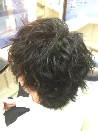 ショート パーマ メンズ 吉岡 三四朗のヘアスタイル