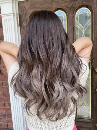 ロング カラー 山西 真琴のヘアスタイル