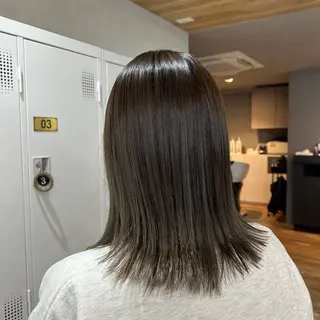 ミディアム カラー 荻野 晴香のヘアスタイル