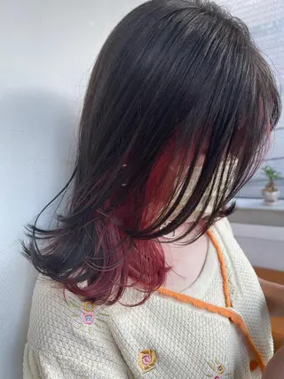 ミディアム カラー 💓パーマ，💗 レイヤーカットのヘアスタイル