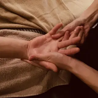 CHARME 代表 セラピスト西岡のエステ・リラクイメージ