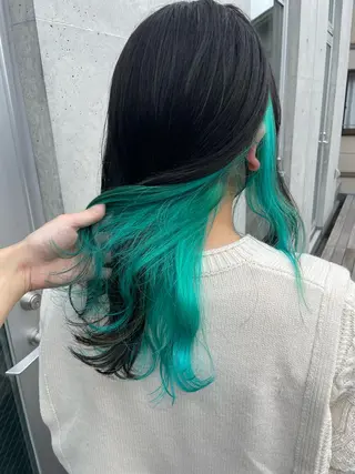 セミロング カラー インナーカラー 推し ブリーチ  髪質改善のヘアスタイル