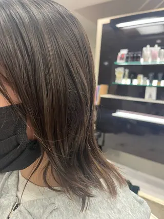 セミロング ☘️上村 ☘️髪質 改善/透明感カラーのヘアスタイル